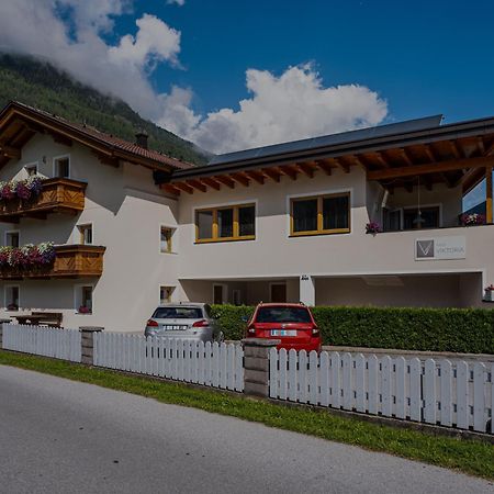 Haus Viktoria Apartamento Längenfeld Exterior foto