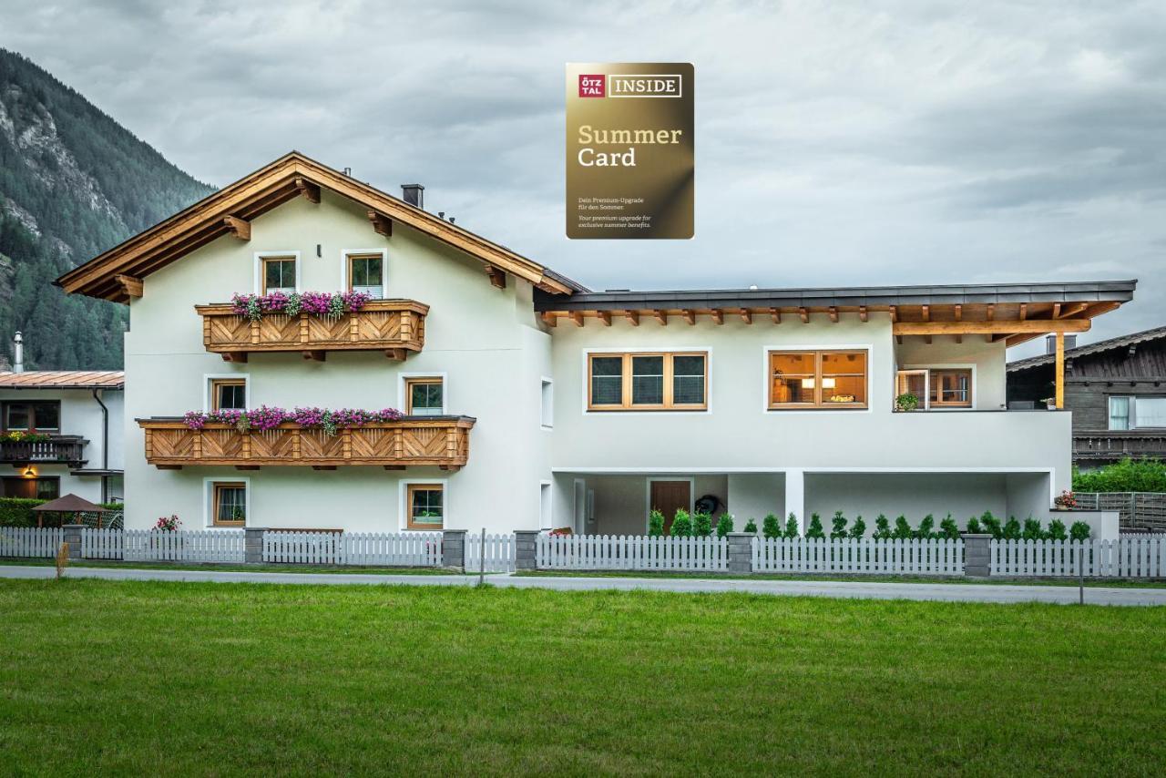 Haus Viktoria Apartamento Längenfeld Exterior foto
