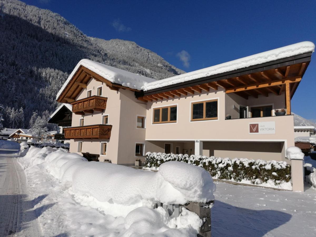 Haus Viktoria Apartamento Längenfeld Exterior foto