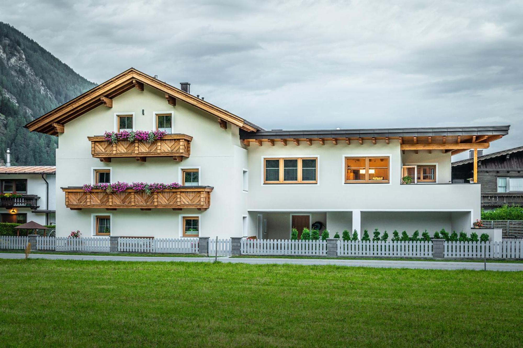 Haus Viktoria Apartamento Längenfeld Exterior foto