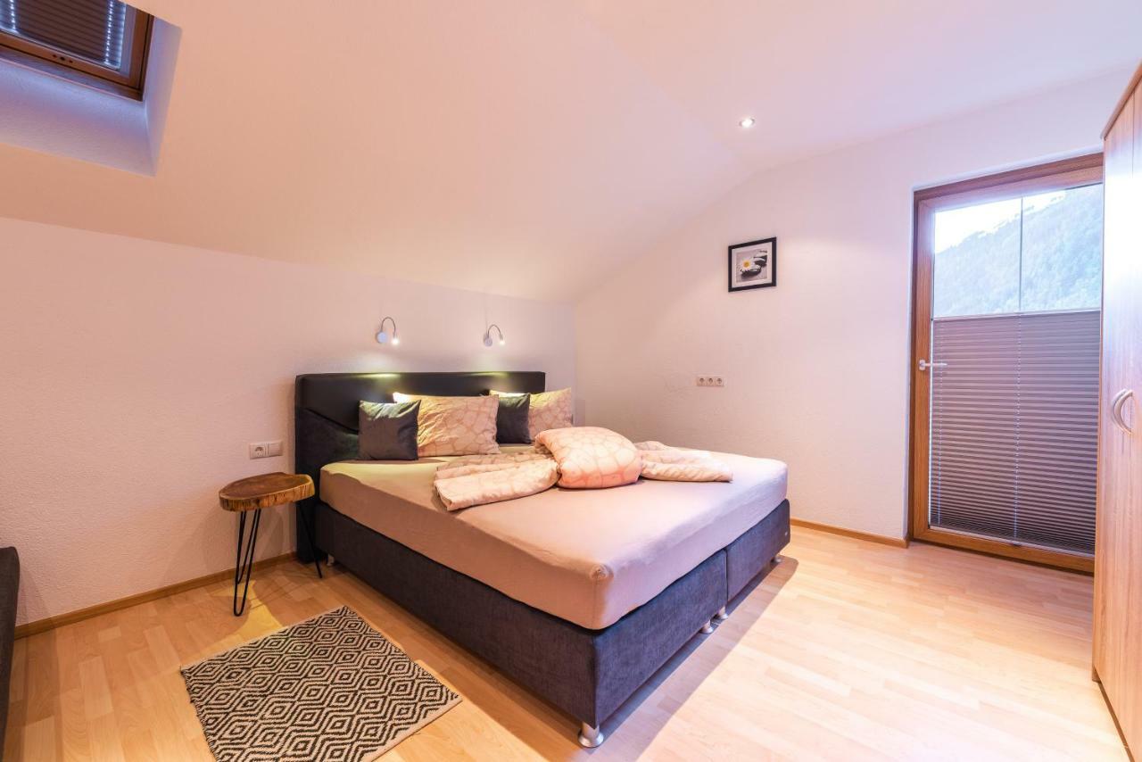 Haus Viktoria Apartamento Längenfeld Exterior foto