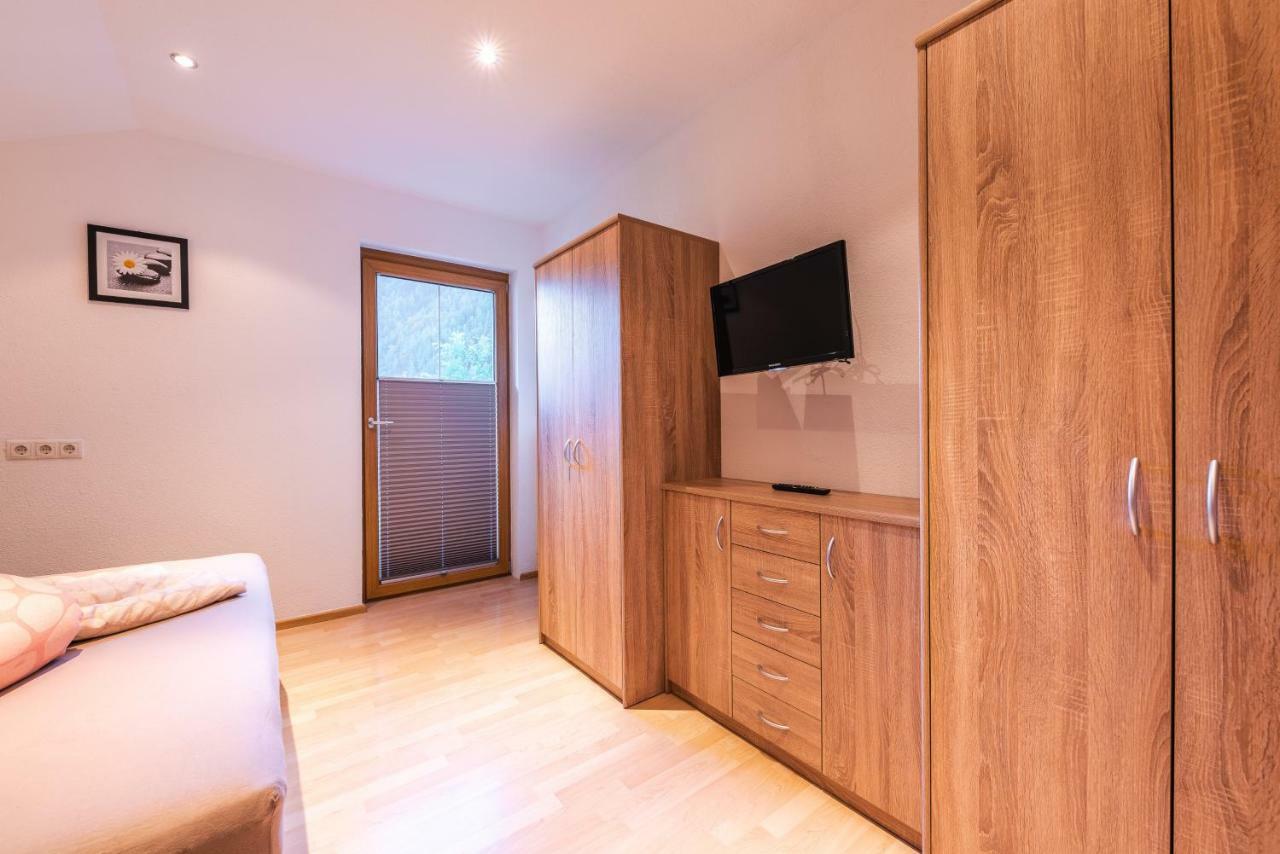 Haus Viktoria Apartamento Längenfeld Exterior foto