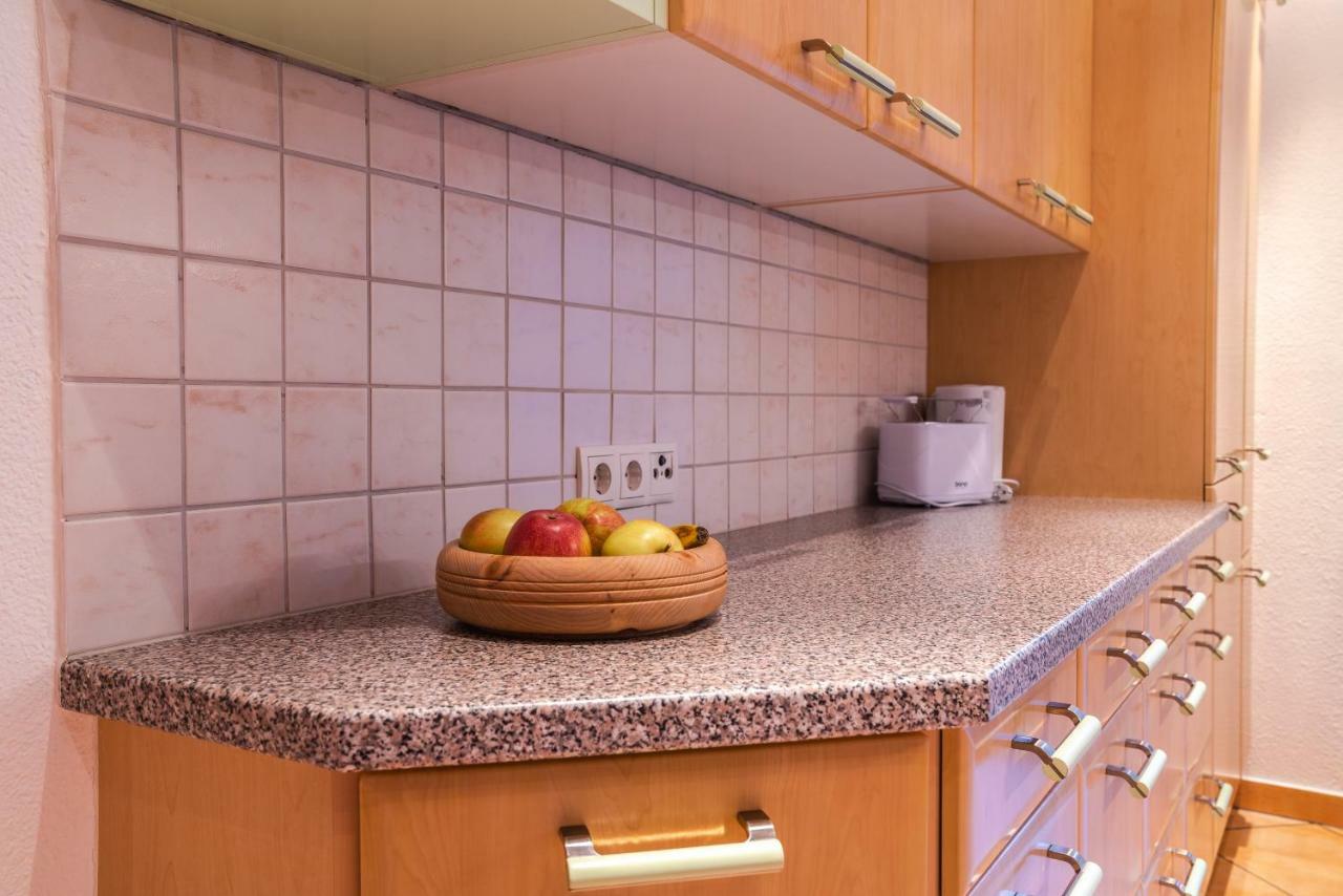 Haus Viktoria Apartamento Längenfeld Exterior foto